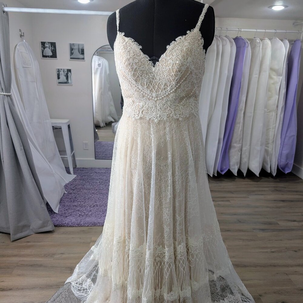 All Who Wander Harlo Size 12